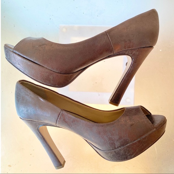 🤎**NWOT** Bronze Metallic Peep Toe Platform Heels. Sz 8 - Picture 4 of 7